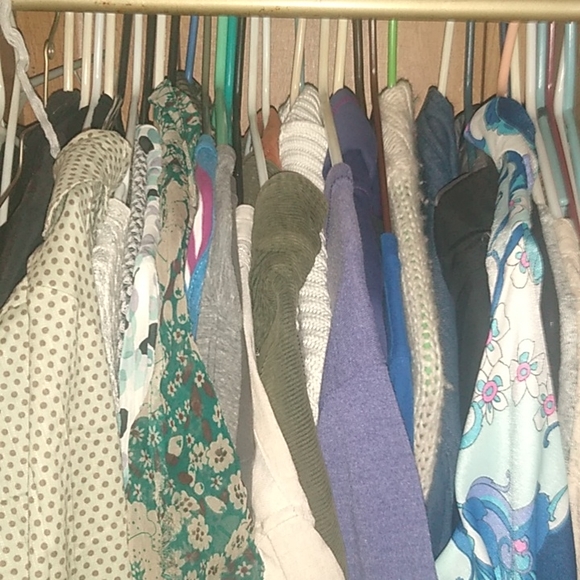 Lots of clithest - Picture 1 of 1